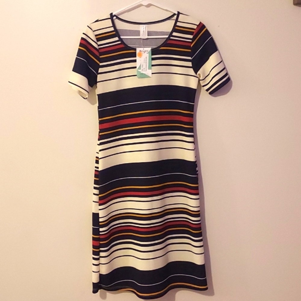 NWT STRIPED SHORT SLEEVE DRESS